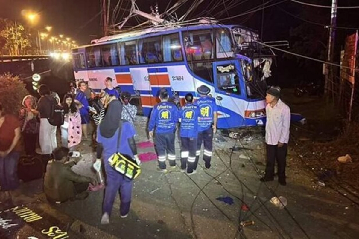 Tailandda turist avtobusu qəzaya uğrayıb, 36 nəfər yaralanıb