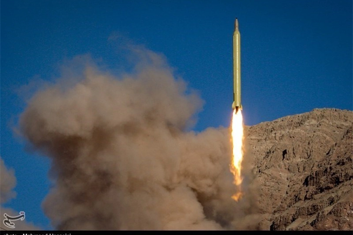 İran İsrail hədəflərinə kaset başlıqları ilə təchiz olunmuş Qədr raketləri atıb