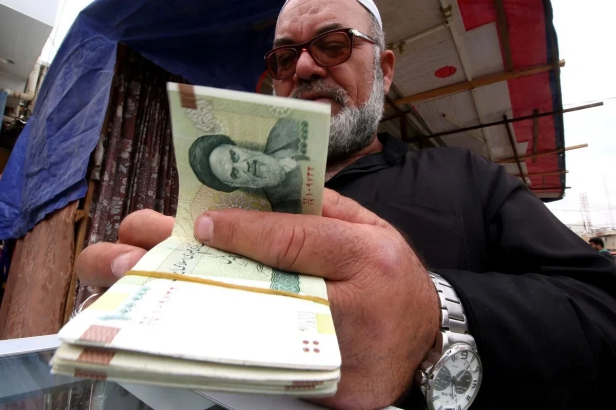 Iranian currency has collapsed to a new all-time low
