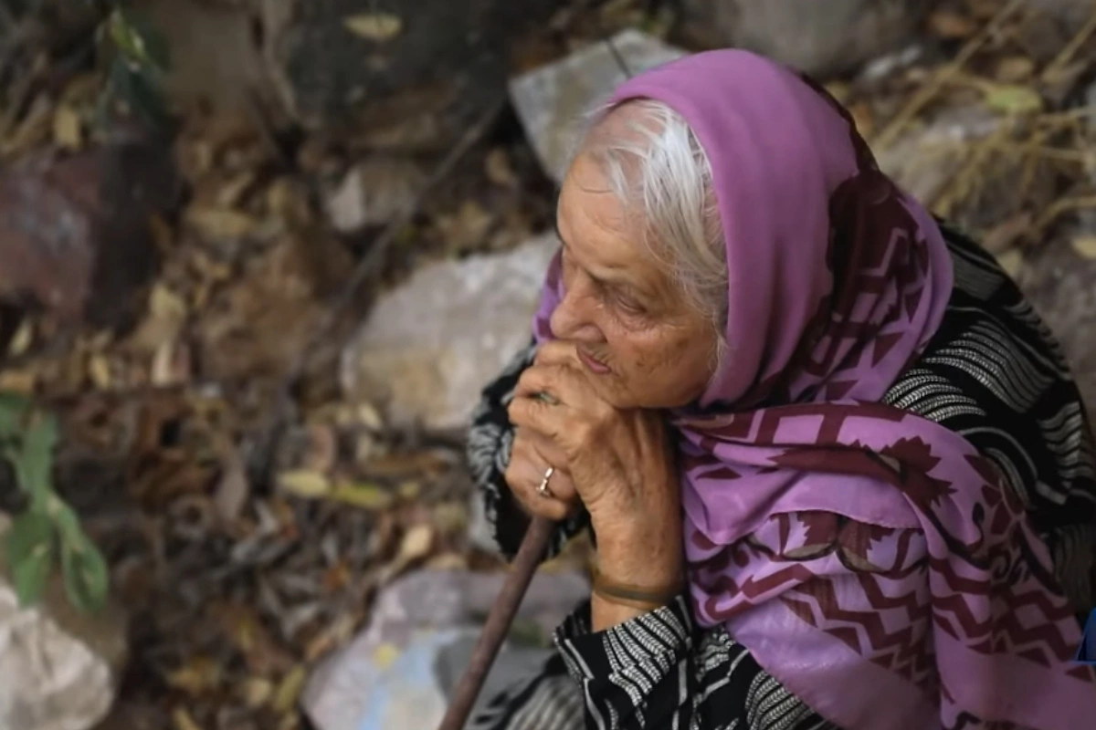 90 yaşında ilk dəfə Füzulidəki ata evini görən nənə 90 yaşında ilk dəfə Füzulidəki ata evini görən nənə