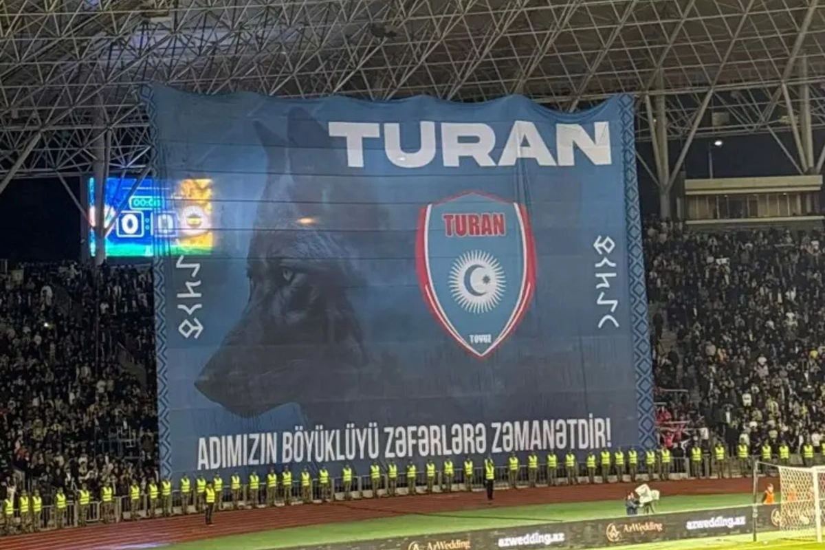 Turan Tovuz və Fənərbaxça azarkeşlərindən anlamlı pankartlar