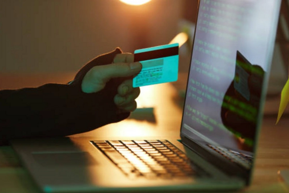 Azərbaycan banklarının adından saxta profillərlə kartlardan pul oğurlayan Türkiyə vətəndaşı həbs edilib Azərbaycan banklarının adından saxta profillərlə kartlardan pul oğurlayan Türkiyə vətəndaşı həbs edilib