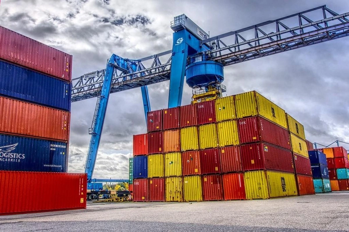 Азербайджан начал импорт товаров из Армении