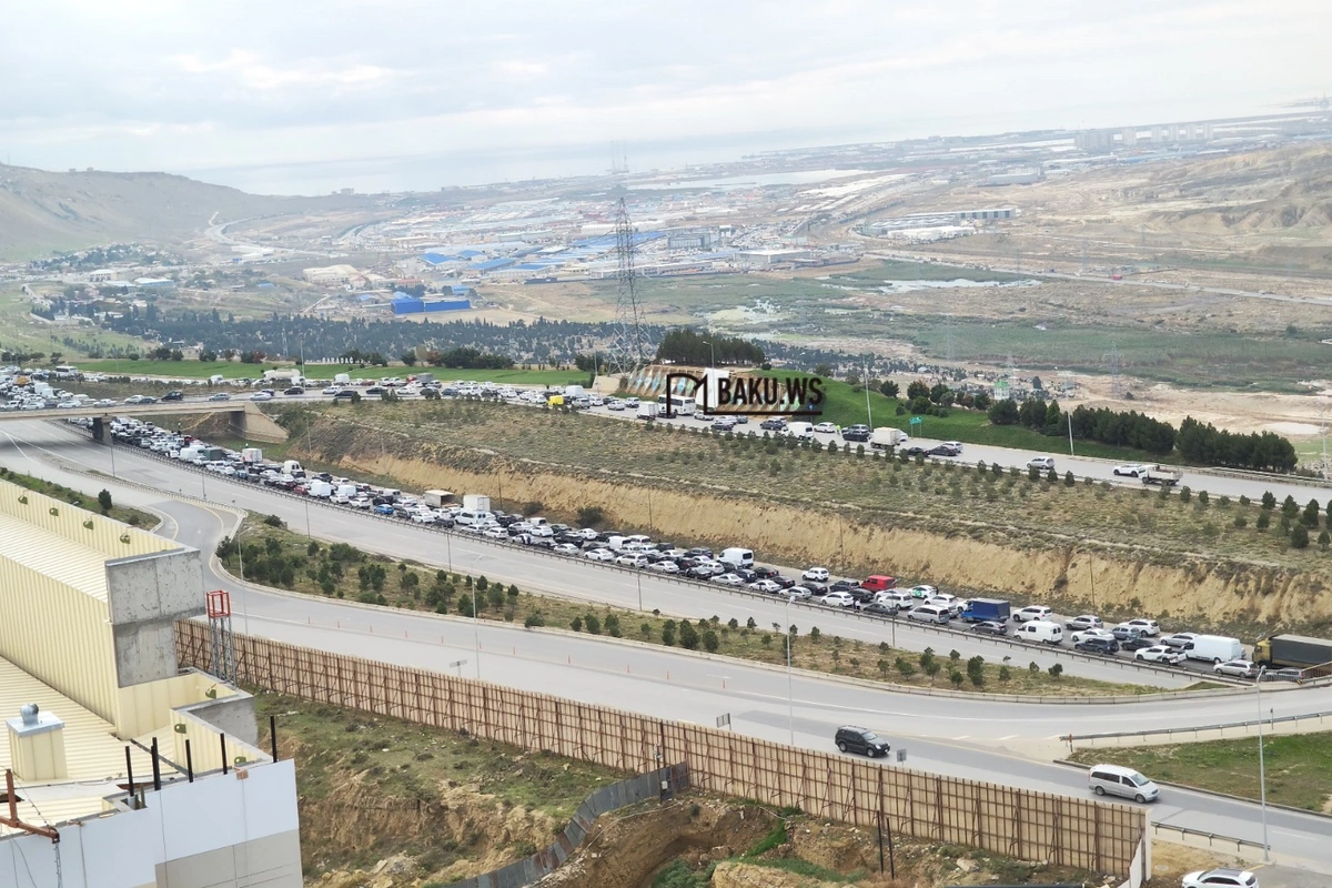 Bakı Kənar Dairəvi yolunda ucsuz-bucaqsız TIXAC Bakı Kənar Dairəvi yolunda ucsuz-bucaqsız TIXAC