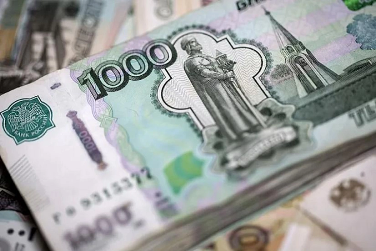 Rusiyadan Azərbaycana nağd pul çıxaranlara limit qoyuldu