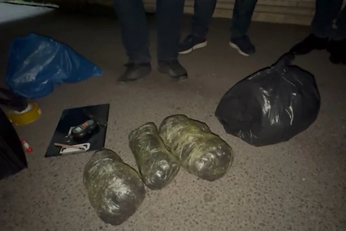 В Баку задержан наркокурьер с 5 кг марихуаны