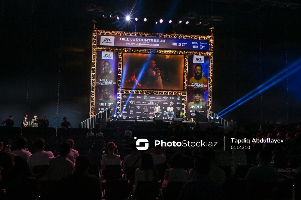 Baku Crystall Hallda UFC-nin ulduz qonaqları ilə görüş keçirilib Baku Crystall Hallda UFC-nin ulduz qonaqları ilə görüş keçirilib