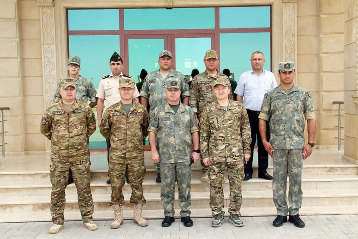 Qazaxıstan hərbi nümayəndələri NATO standartlarının Azərbaycan Ordusunda tətbiqi ilə tanış olublar Qazaxıstan hərbi nümayəndələri NATO standartlarının Azərbaycan Ordusunda tətbiqi ilə tanış olublar