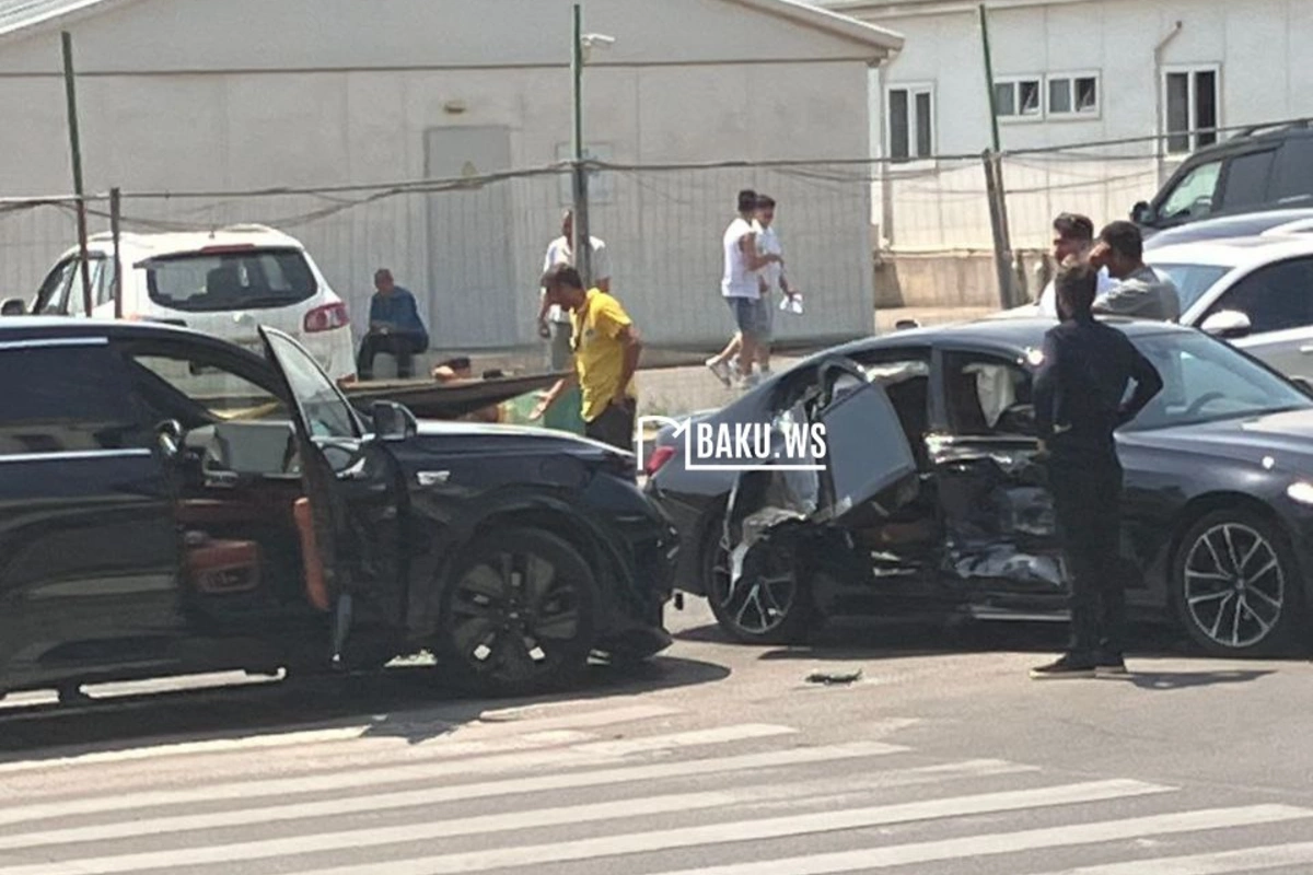 Bakıda BMW qəzaya düşdü Bakıda BMW qəzaya düşdü