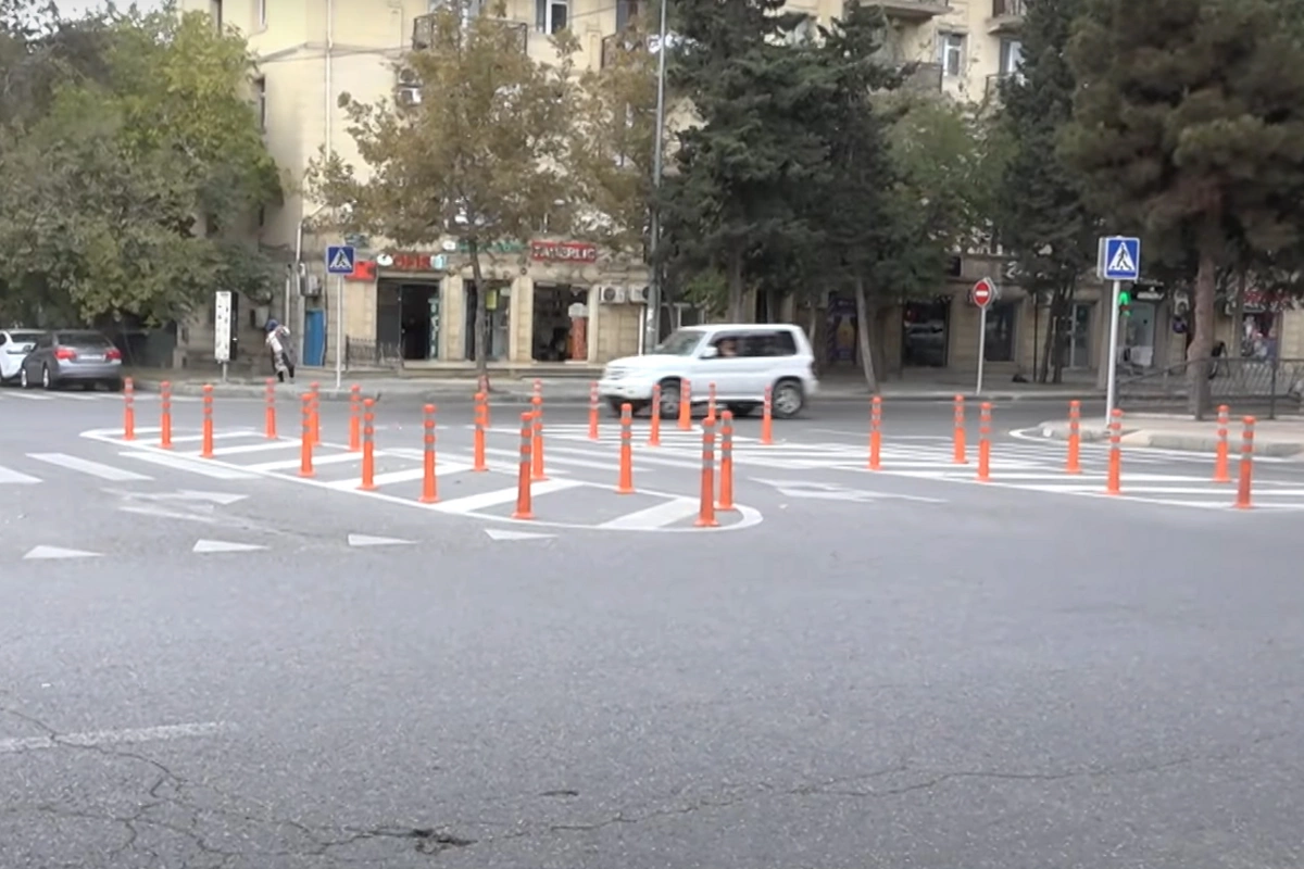 В бакинском поселке новые дорожные знаки вызвали волну негодования В бакинском поселке новые дорожные знаки вызвали волну негодования