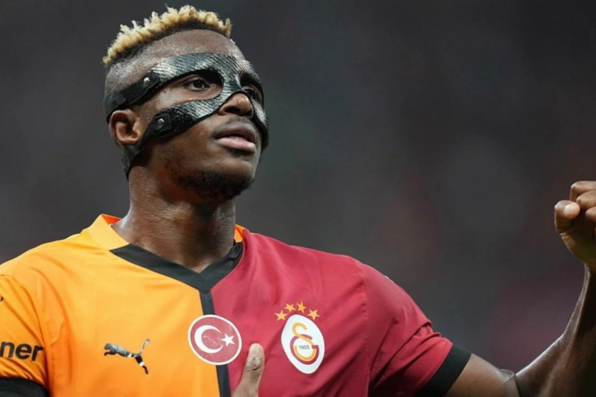 The star of Galatasaray Victor Osimhen was gifted a jersey of an Azerbaijani club