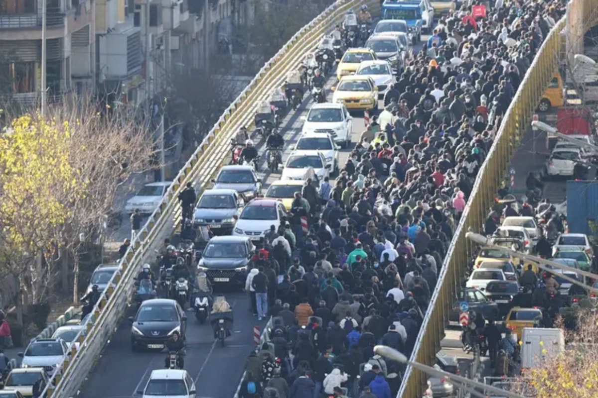 İranda iğtişaşlarda hüquq-mühafizə orqanlarının səkkiz əməkdaşı həlak olub