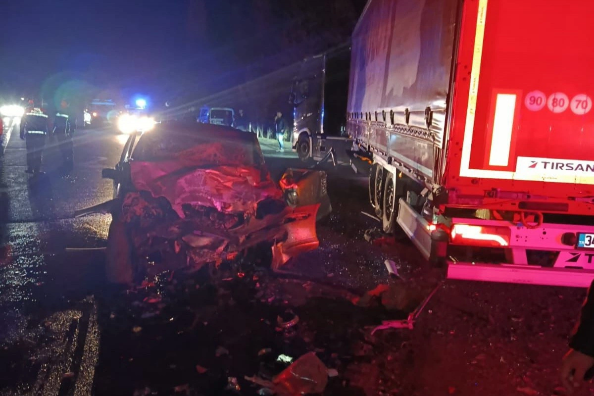 Mersedes TIRla toqquşub - Ölən var