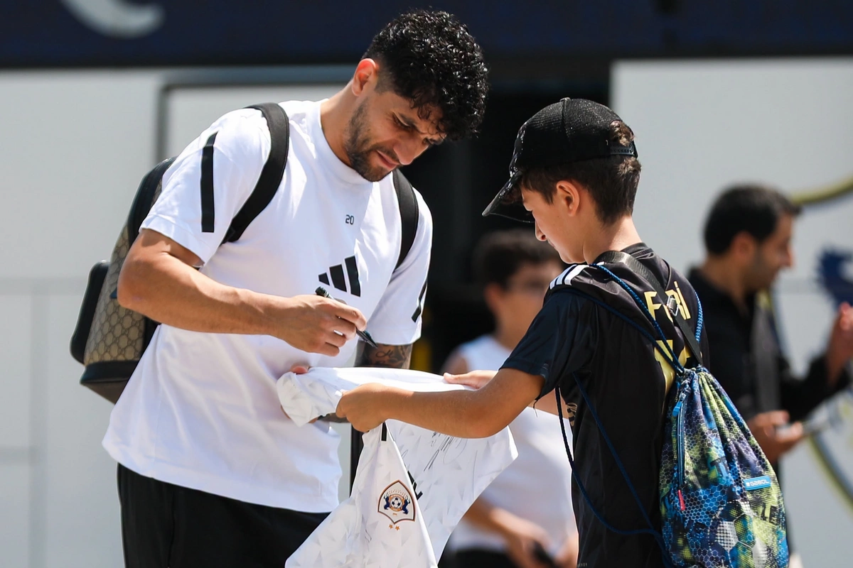 Qarabağ Tvente ilə oyun üçün Niderlanda yola düşdü