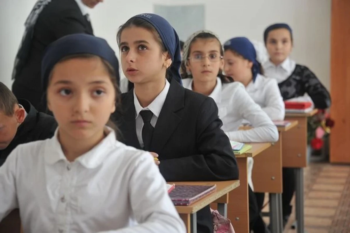 Çeçenistanda Darvinin nəzəriyyəsinin məktəblərdə qadağan edilməsi təklif olundu Çeçenistanda Darvinin nəzəriyyəsinin məktəblərdə qadağan edilməsi təklif olundu