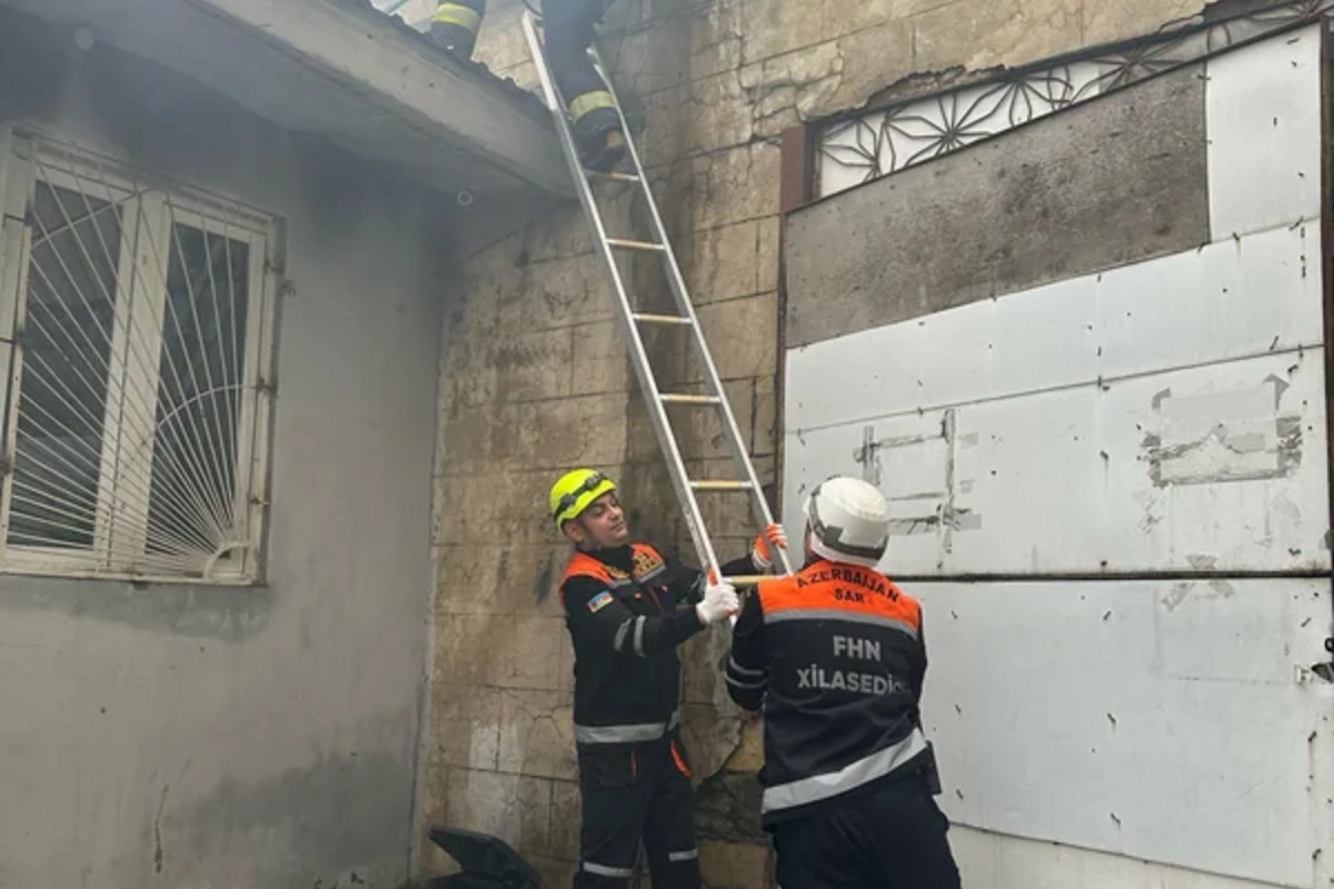 Bakıda yaşayış binasında yanğın: Xəsarət alanlar var