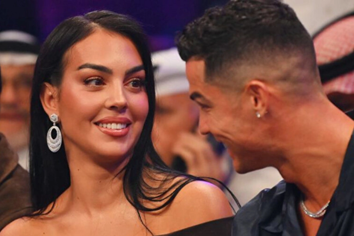 Kriştiano Ronaldo sevgilisinə evlənmə təklifi etdi Kriştiano Ronaldo sevgilisinə evlənmə təklifi etdi