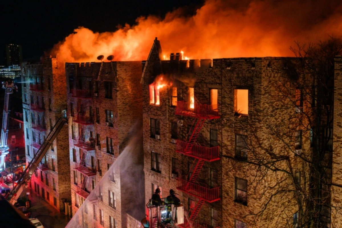 Nyu-Yorkda binada partlayış olub, ölən və yaralılar var