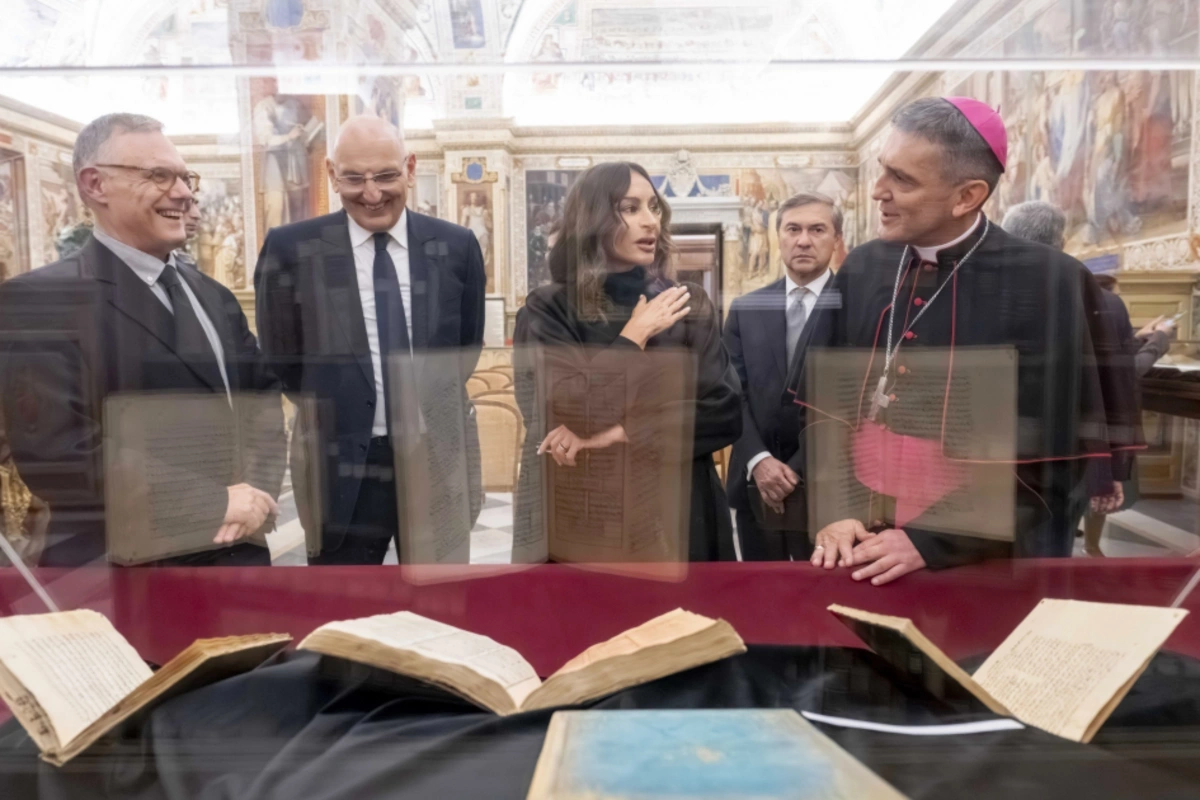 İtaliya mətbuatı Birinci vitse-prezident Mehriban Əliyevanın Vatikana rəsmi səfərini geniş işıqlandırıb İtaliya mətbuatı Birinci vitse-prezident Mehriban Əliyevanın Vatikana rəsmi səfərini geniş işıqlandırıb