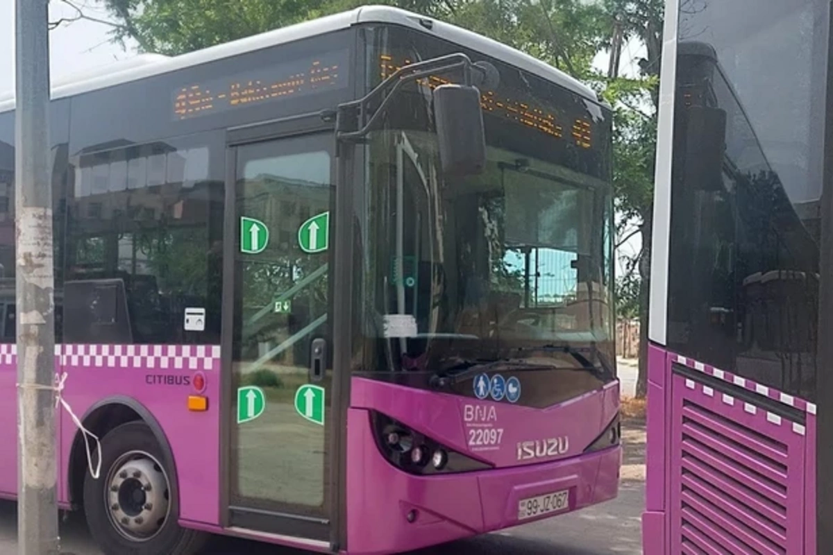 В Баку пассажир избил водителя автобуса