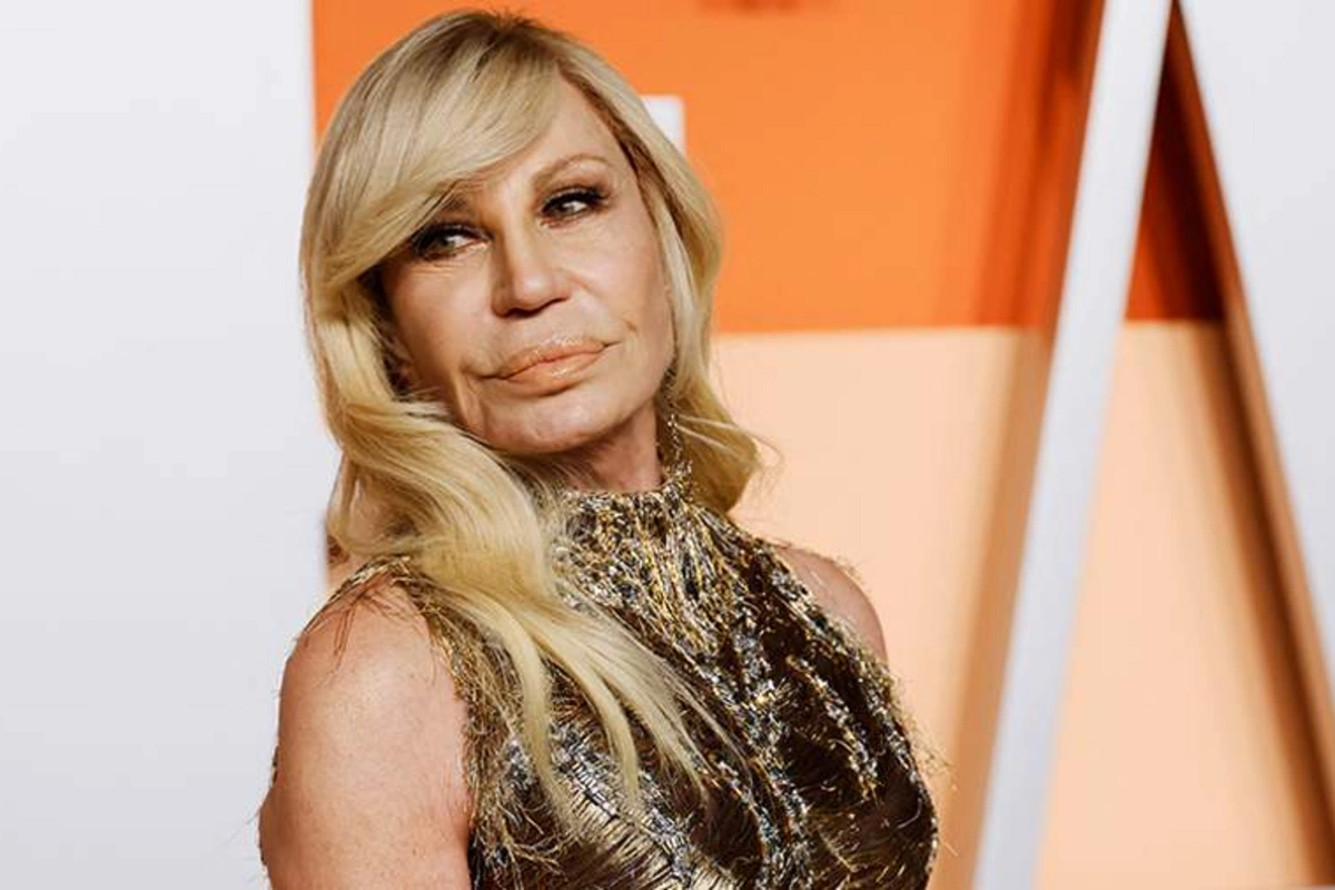 Donatella Versace məşhur brendinin direktorluğundan ayrıldı