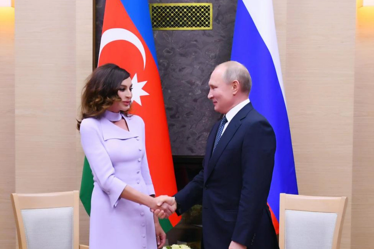 Vladimir Putin Birinci vitse-prezident Mehriban Əliyevanı təbrik edib