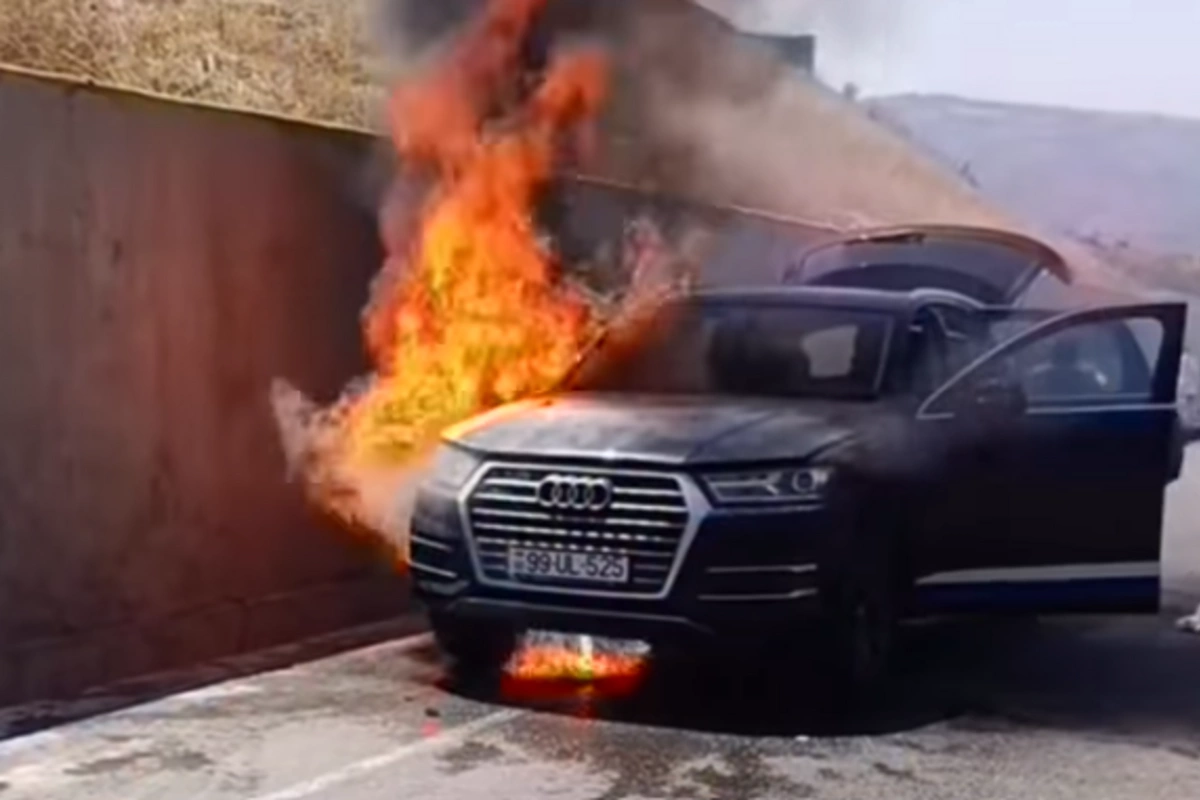 Şamaxı-İsmayıllı yolunda Audi yandı