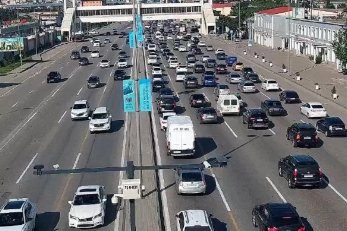 Bakıda bir sıra yollarda tıxac var