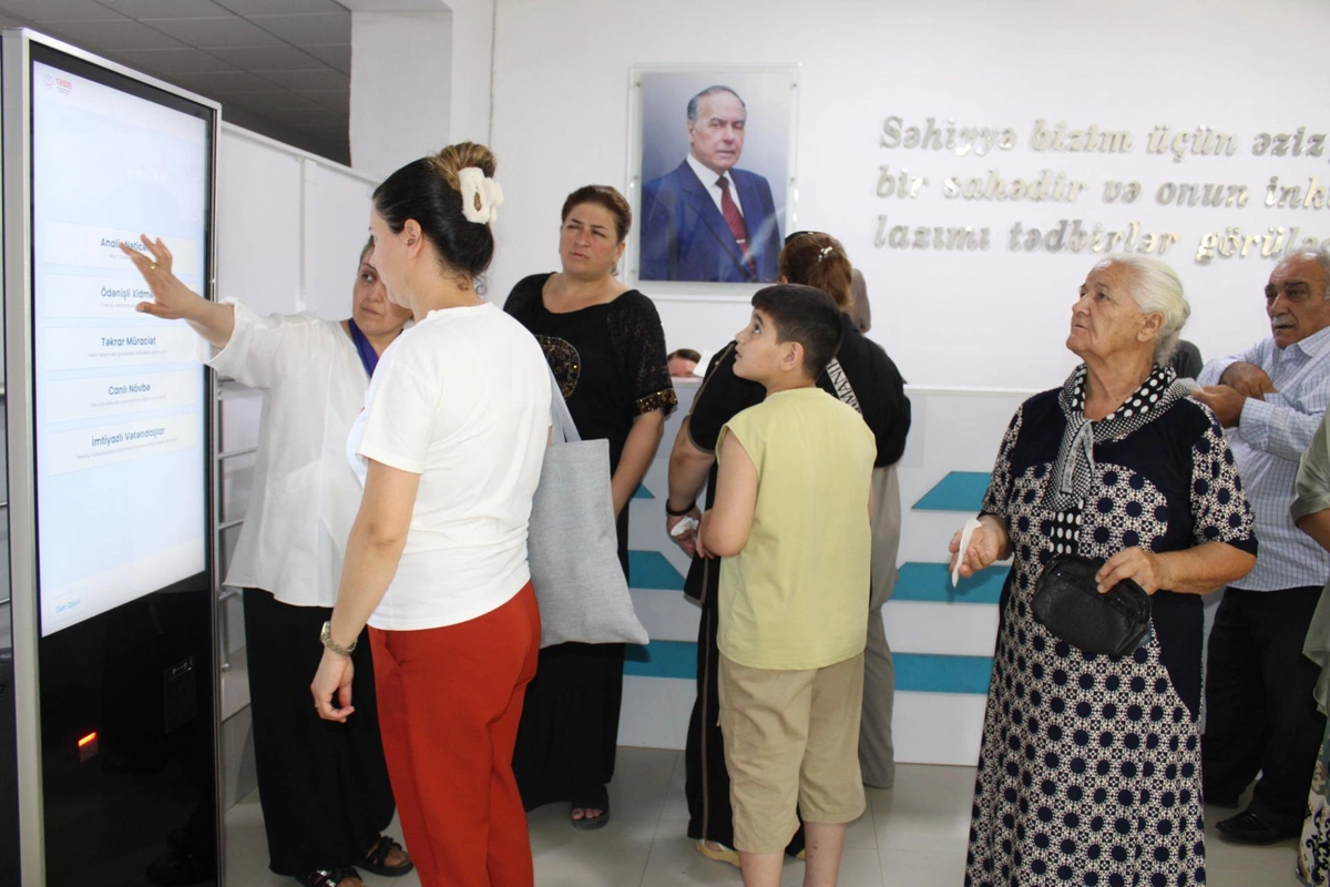 Daha üç xəstəxanada elektron növbə sistemi istifadəyə verildi Daha üç xəstəxanada elektron növbə sistemi istifadəyə verildi