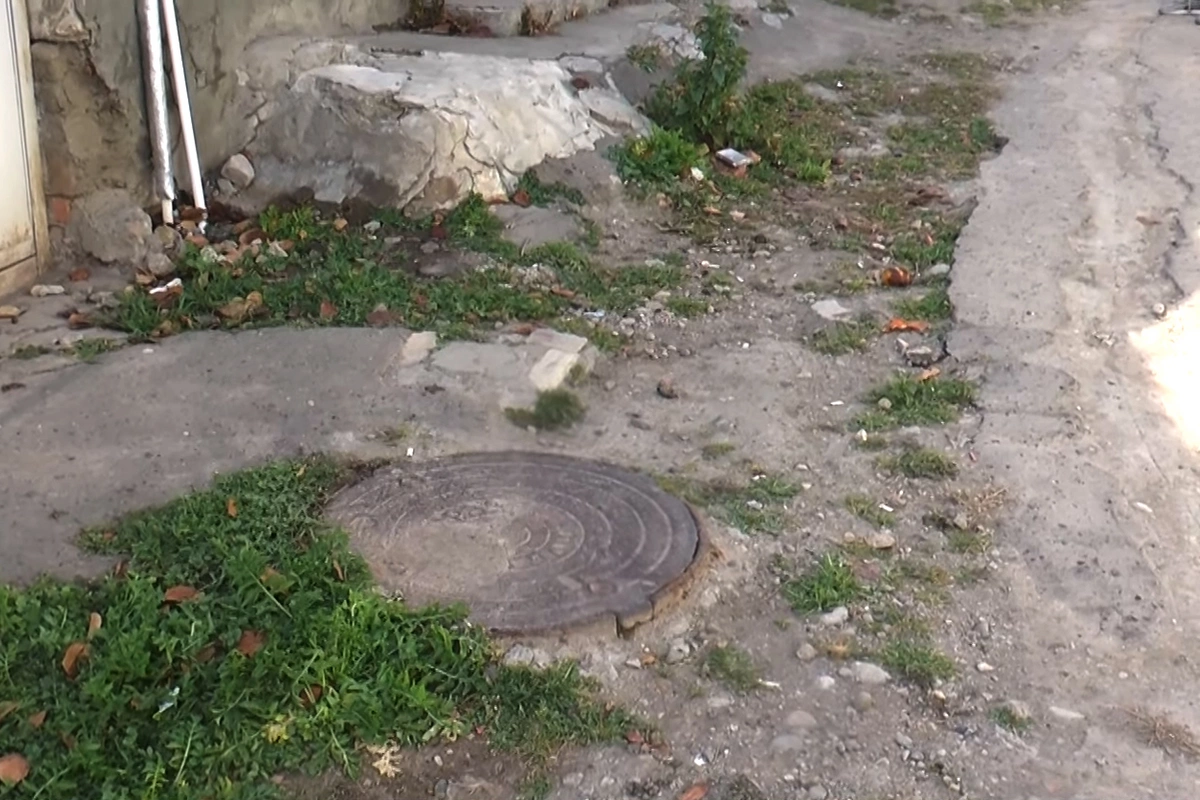 Gəncədə bir qrup sakinin gününü qara edən problem: Topalam mən, düzəltsinlər bunu