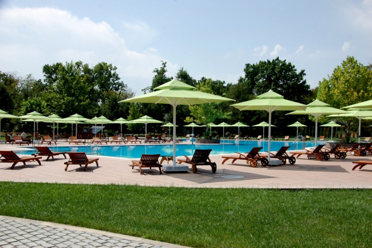 Otelindən danışan Əməkdar artist: 20 ildir həyat yoldaşım idarə edir