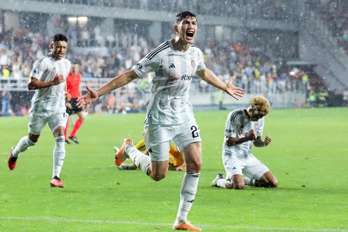 Covanni van Bronkhorst Beşiktaş rəhbərliyindən bu futbolçunun satılmasını tələb etdi