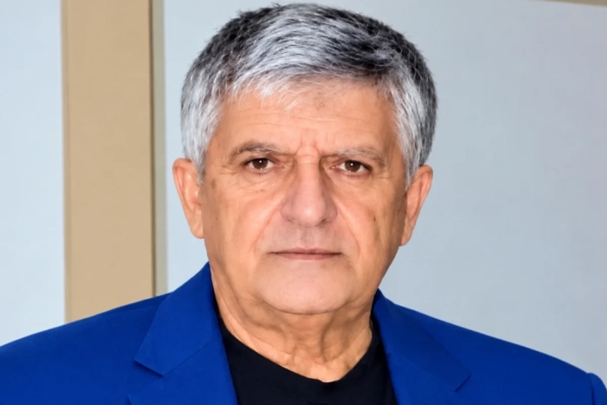 Akif Əyyubov vəfat etdi
