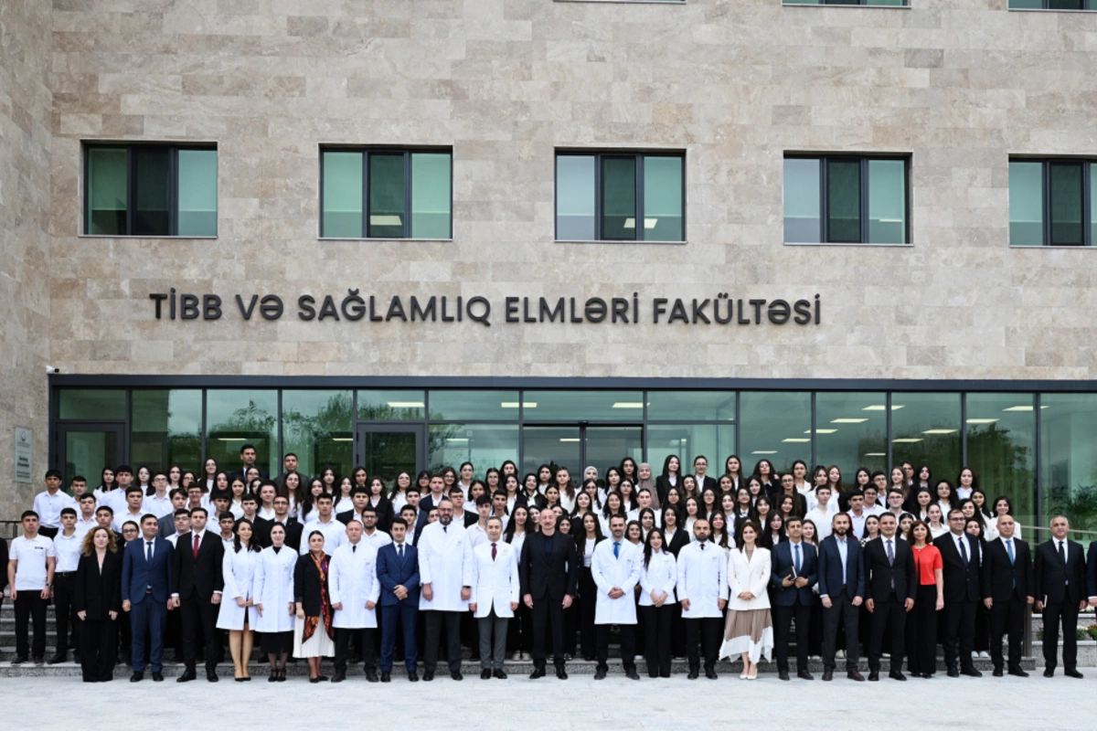 İlham Əliyev Qarabağ Universitetinin Klinikası binasının açılışında iştirak edib