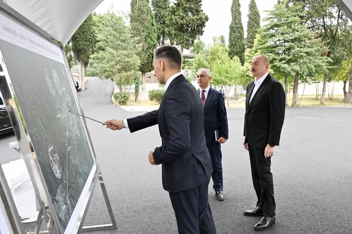 İlham Əliyev Xankəndi-Şuşa kanat yolunun inşası üçün seçilmiş əraziyə baxıb