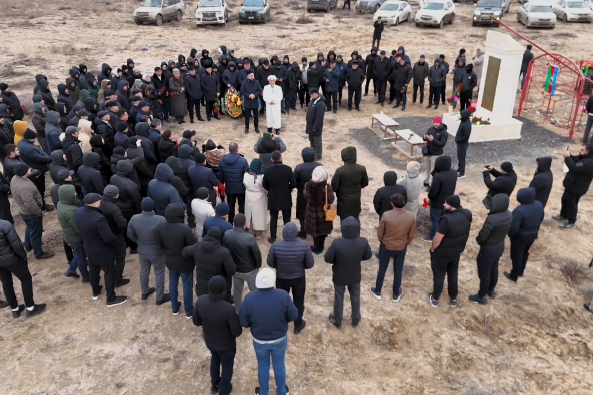 AZAL təyyarəsinin qəzasının qurbanları Aktauda  belə anılıb