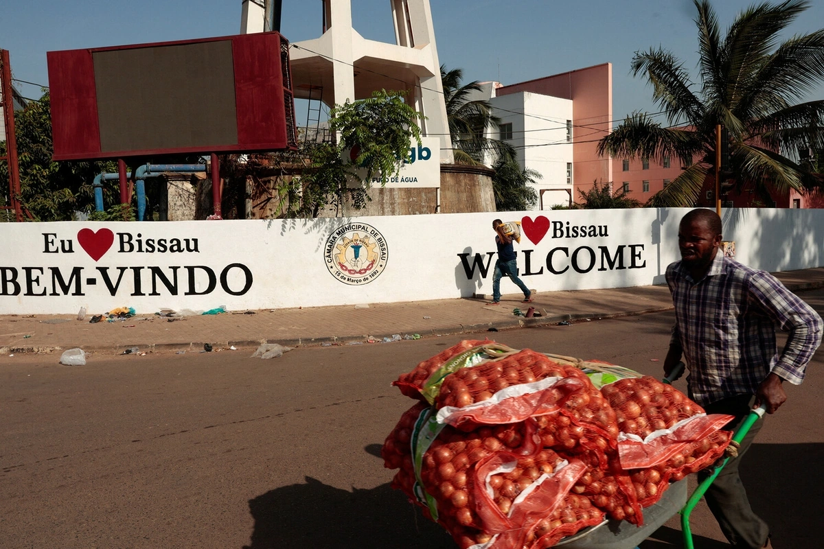 Afrika İttifaqı Qvineya-Bisaunun üzvlüyünü dayandırıb