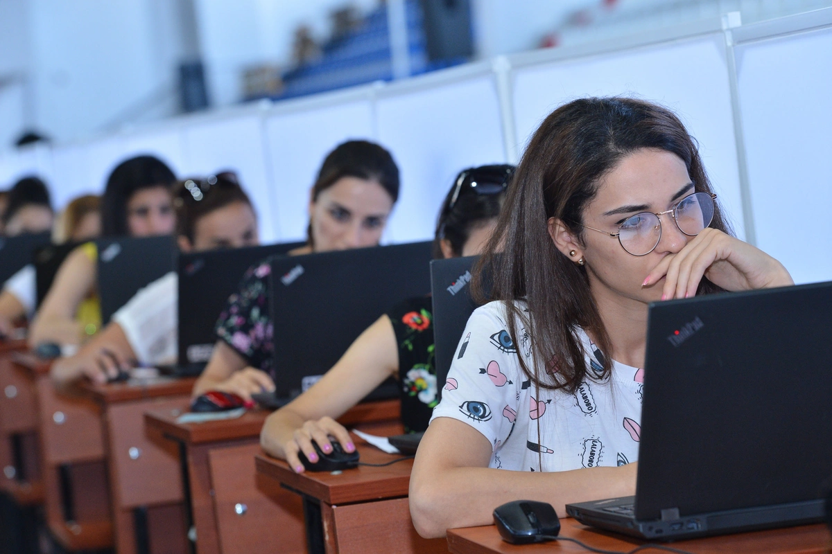 İki minə yaxın müəllim iş yerini dəyişib
