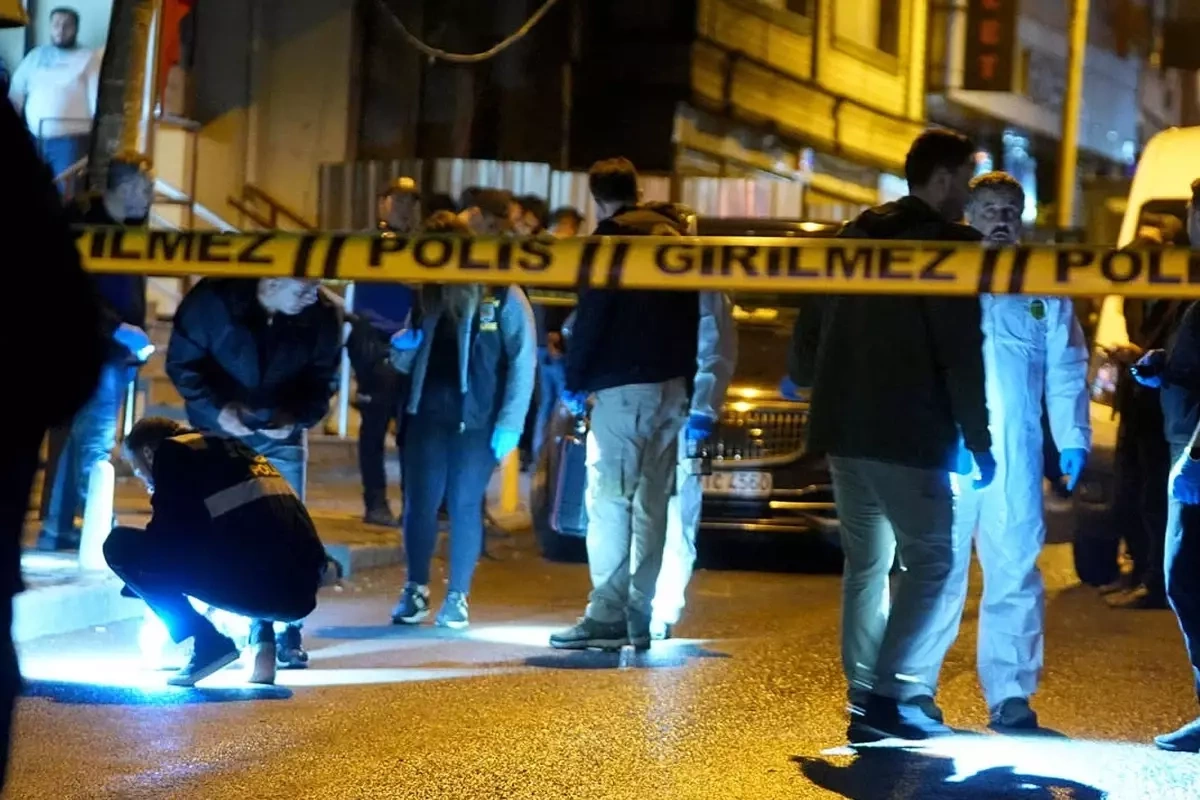 İstanbulda əyləncə məkanına qumbara ilə hücum olub - Yaralılar var