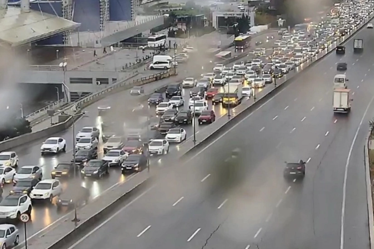 Bakının bir sıra yollarında tıxac var