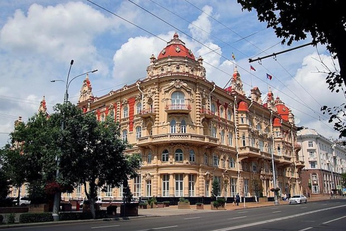 Migrants banned from working in two sectors in Russian region