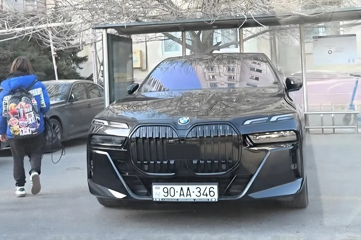 Dayanacaqda avtomobil park edən sürücü CƏZALANDIRILDI