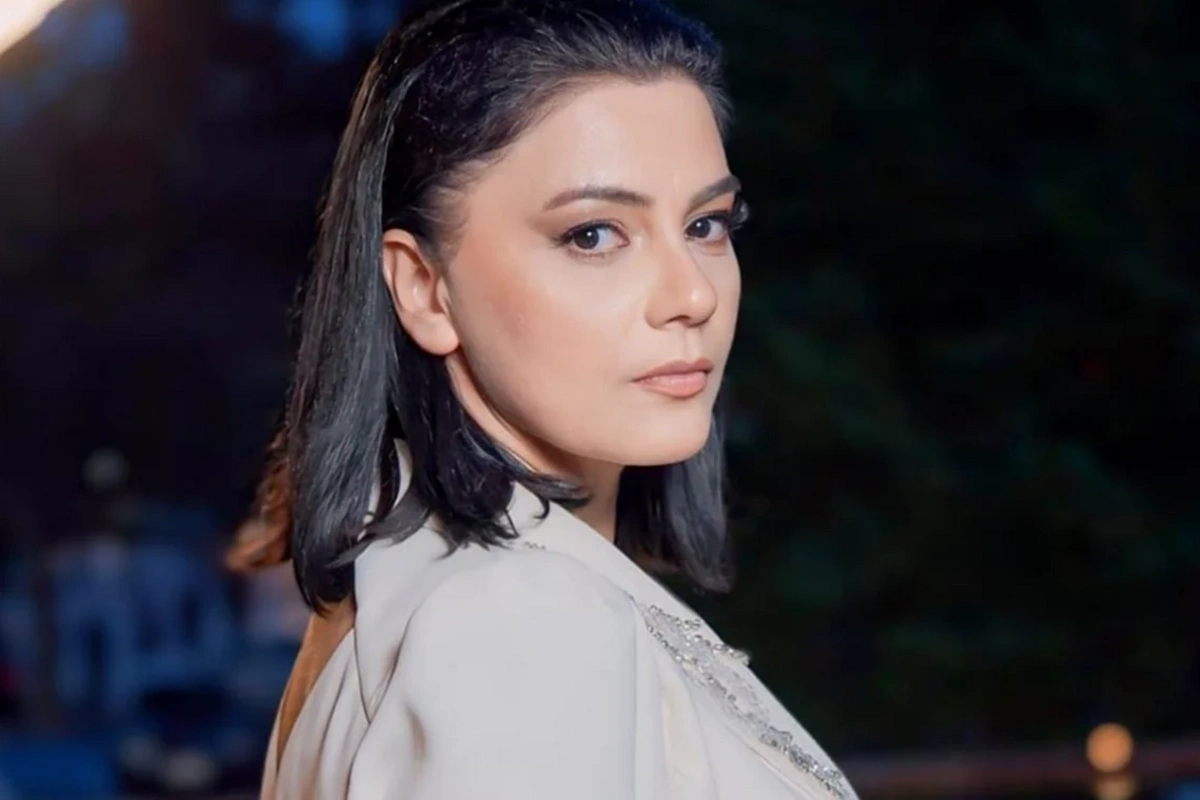 Azərbaycanlı aktrisa: Rusiyada dayımgilin evinə basqın edib hamını döyüblər, mənzili dağıdıblar