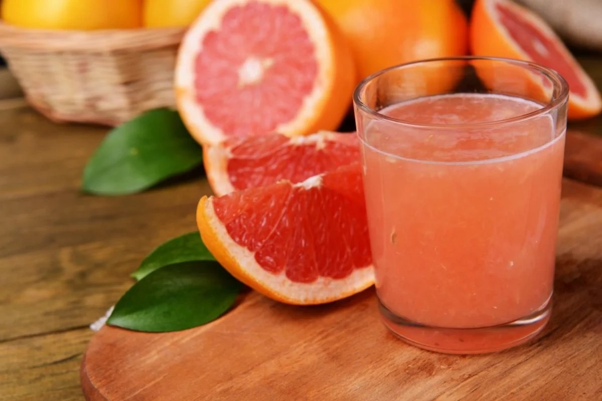 What will happen to your body if you regularly eat grapefruit?Grapefruit is a citrus fruit rich in vitamins and minerals. Regular consumption of this fruit can lead to several changes in your body:1. Strengthens the immune system due to high vitamin C con