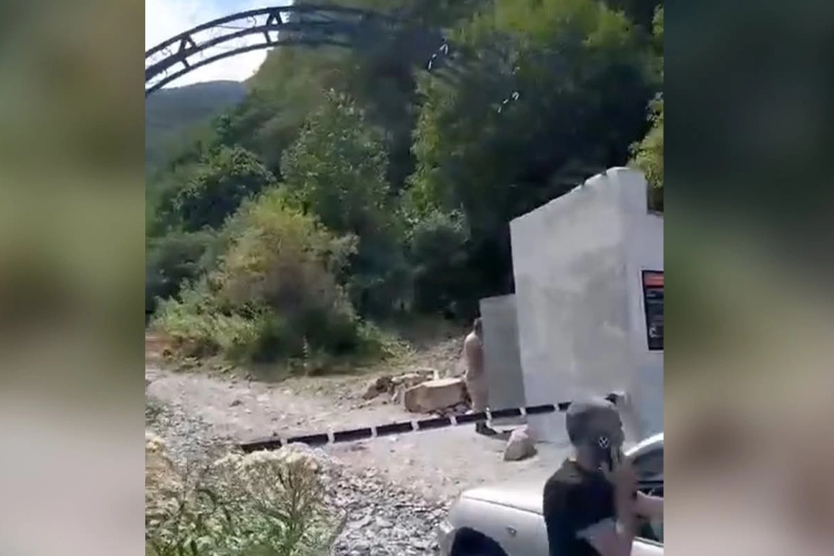 Məşhur şəlaləyə gedən yola şlaqbaum qoyuldu - Səbəb bu imiş