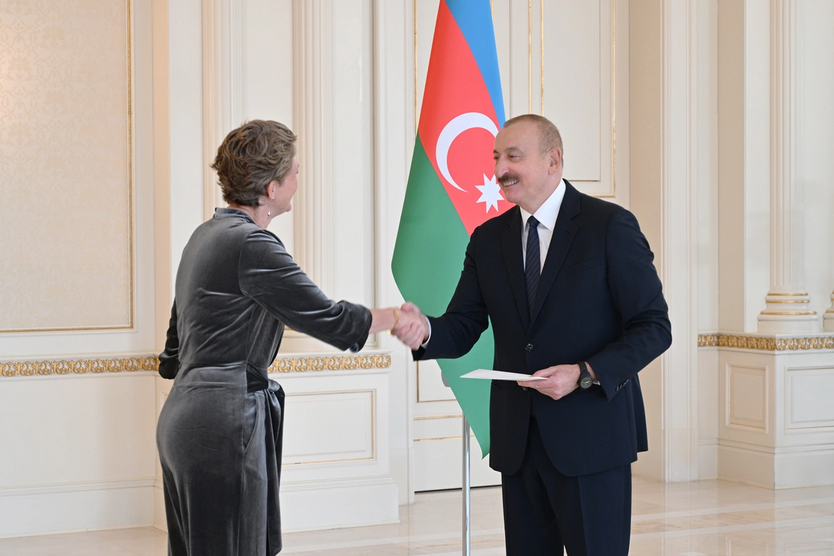 Prezident İlham Əliyev Niderlandın Azərbaycanda yeni təyin olunmuş səfirinin etimadnaməsini qəbul edib Prezident İlham Əliyev Niderlandın Azərbaycanda yeni təyin olunmuş səfirinin etimadnaməsini qəbul edib
