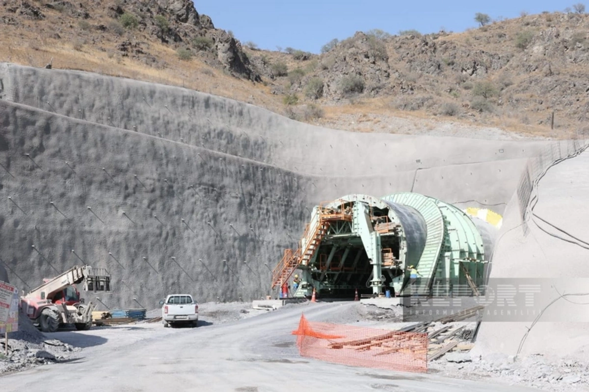 Horadiz–Ağbənd dəmir yolunun tikintisinin 2026-cı ildə tam başa çatdırılması planlaşdırılır Horadiz–Ağbənd dəmir yolunun tikintisinin 2026-cı ildə tam başa çatdırılması planlaşdırılır