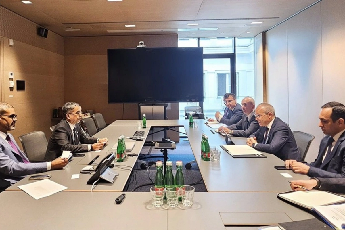 Микаил Джаббаров провел встречу с гендиректором Фонда развития Абу-Даби Микаил Джаббаров провел встречу с гендиректором Фонда развития Абу-Даби