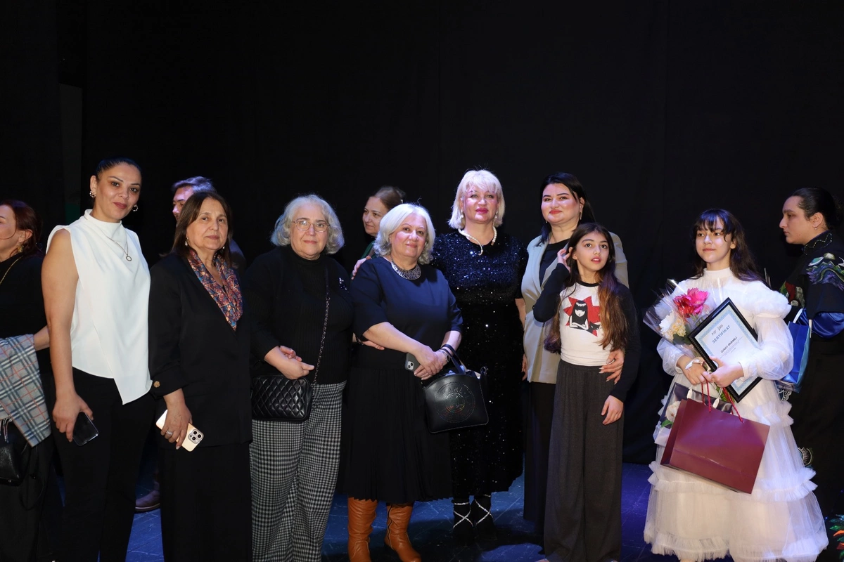 Şuşa Dövlət Musiqili Dram Teatrında inkluziv bir qizin mono tamaşası