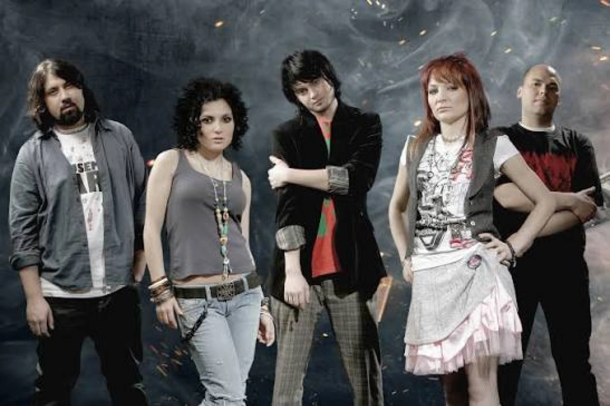 UNFORMAL 16 ildən sonra səhnəyə qayıdır